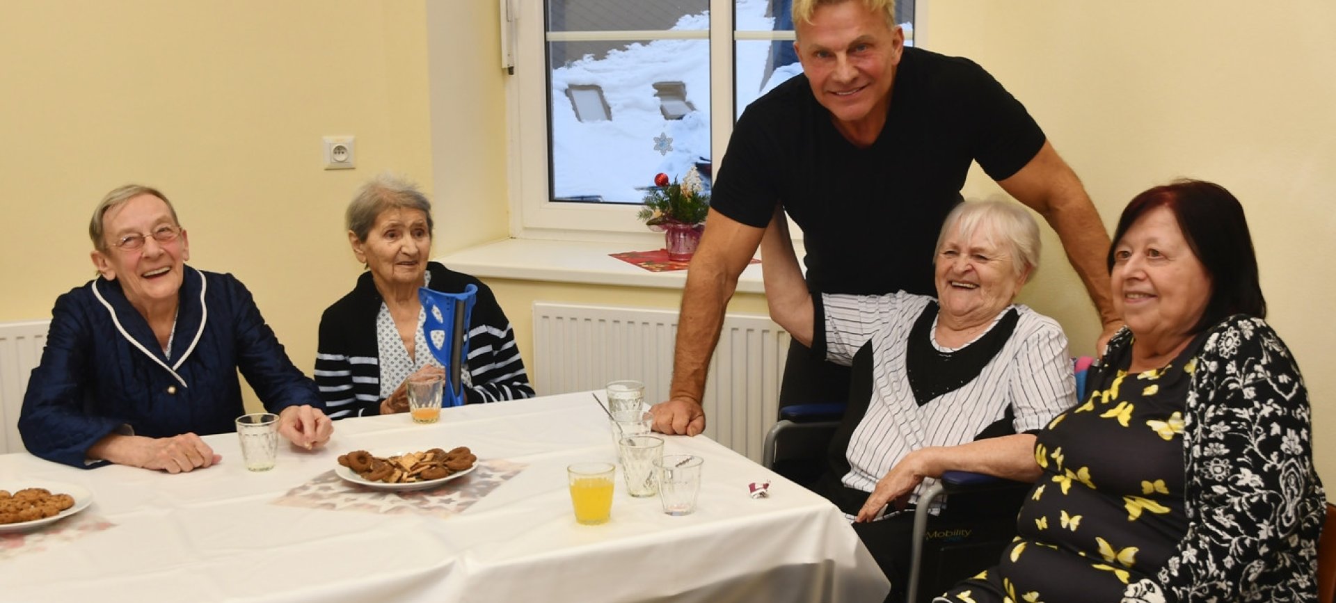 Martin Maxa zazpíval pacientům v nemocnici Město Albrechtice