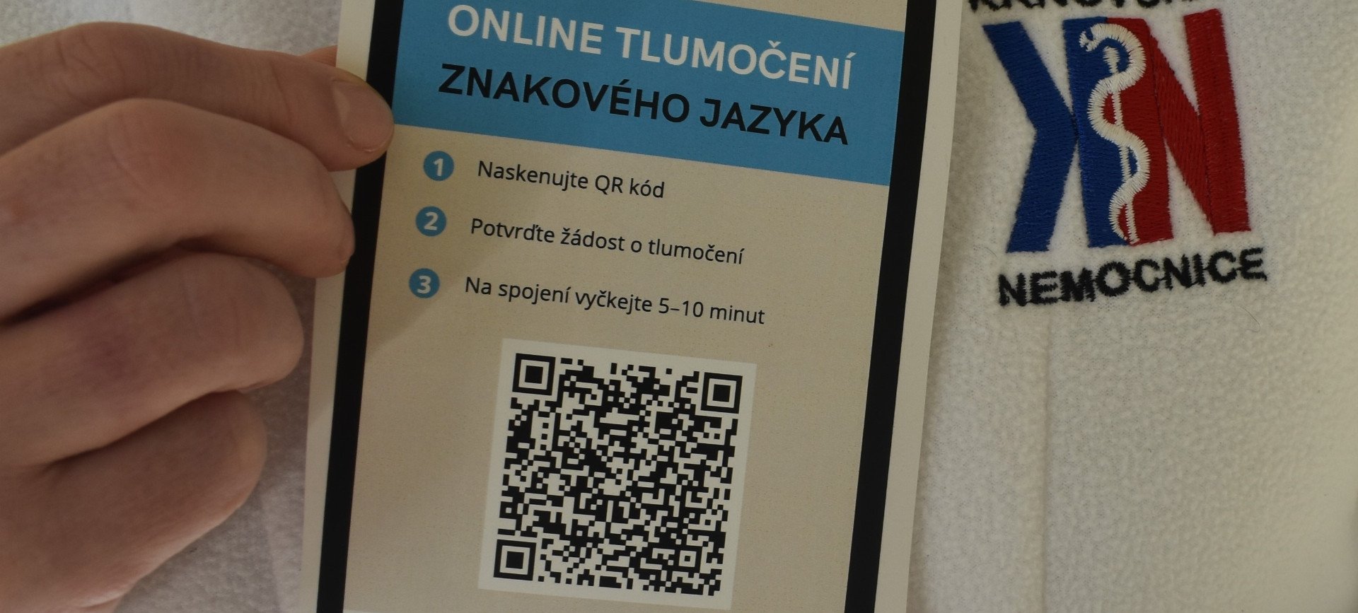 Neslyšícím krnovská nemocnice nabízí tlumočení do znakového jazyka nonstop a online
