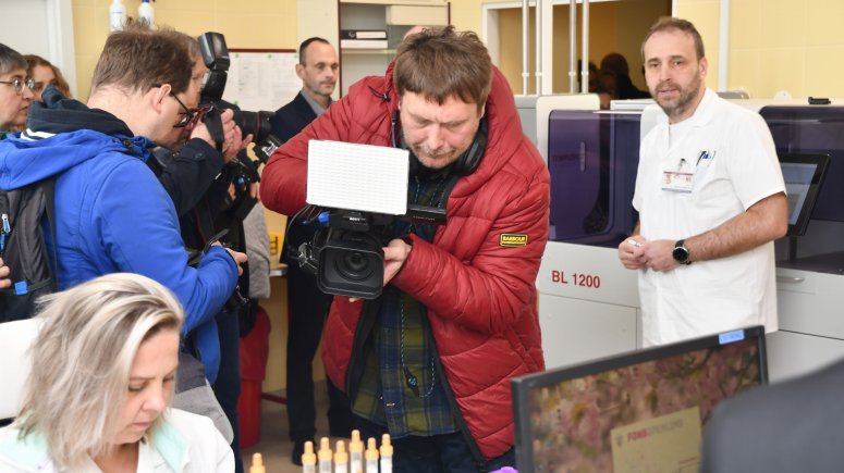 Krnovská nemocnice má v provozu unikátní systém na přepravu laboratorních vzorků TEMPUS600.