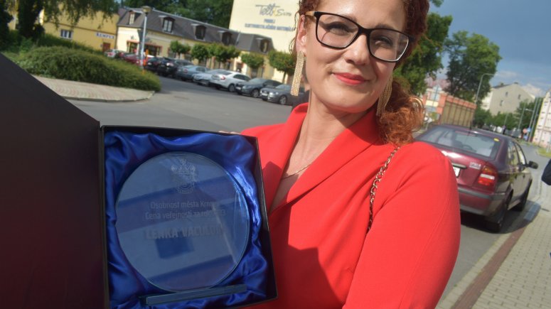 V prestižní anketě Osobnost města Krnova roku 2023 uspěla zdravotní sestra krnovské nemocnice Lenka Vaculová. Převzala CENU VEŘEJNOSTI. 
