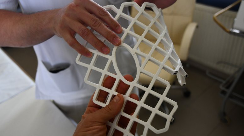 Speciální fixace OPENCAST umožňuje koupání. 