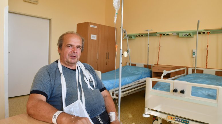 Šestašedesátiletý pacient Tomáš Nykl po útoku vos. 